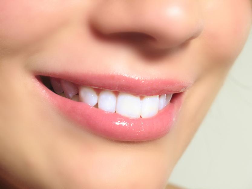 Bí quyết  làm trắng răng tại nhà với nguyên liệu đơn giản